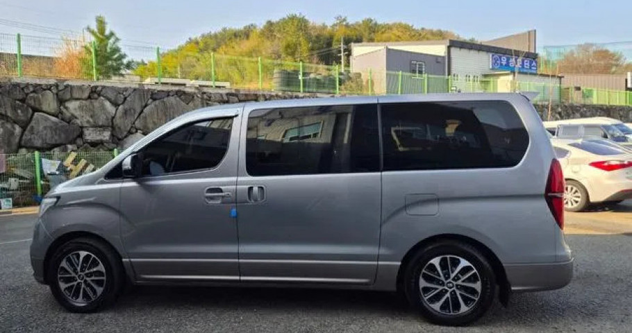Hyundai Starex 