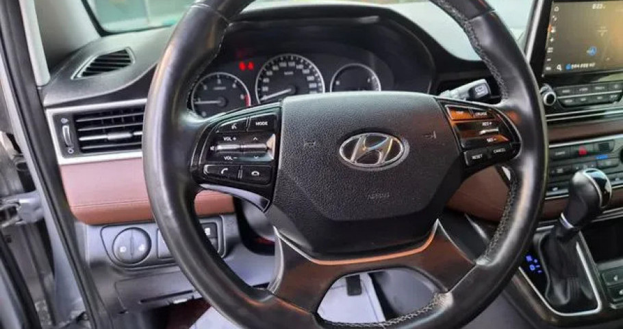 Hyundai Starex 