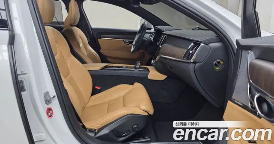 Volvo V90 