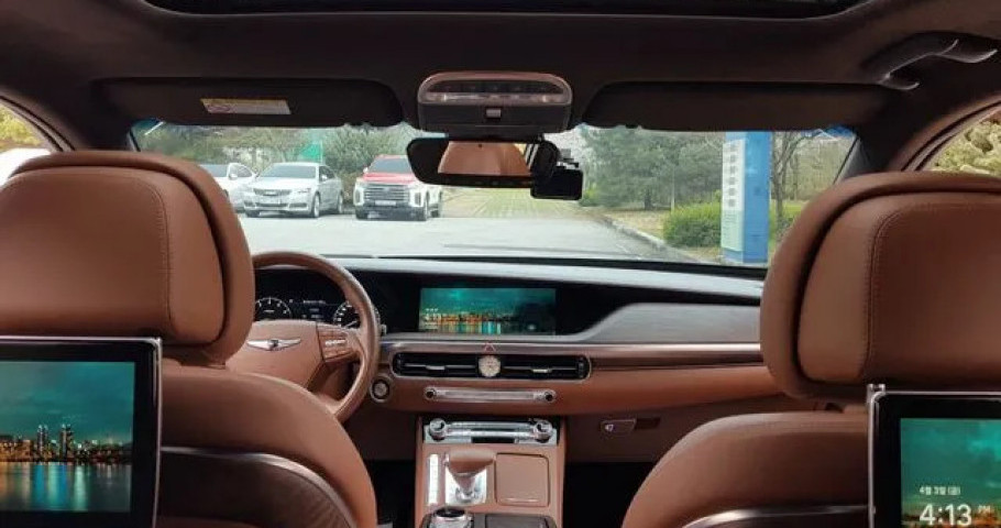 Genesis G90 