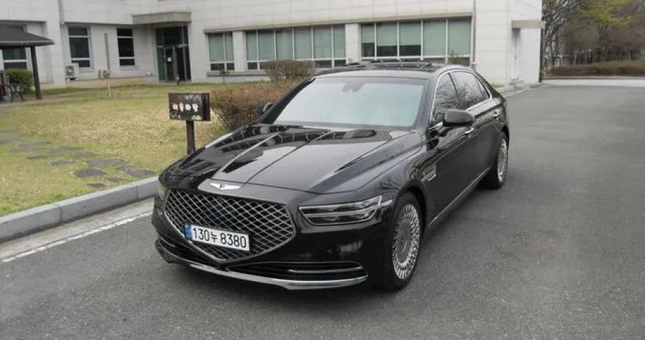 Genesis G90 