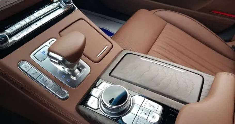 Genesis G90 