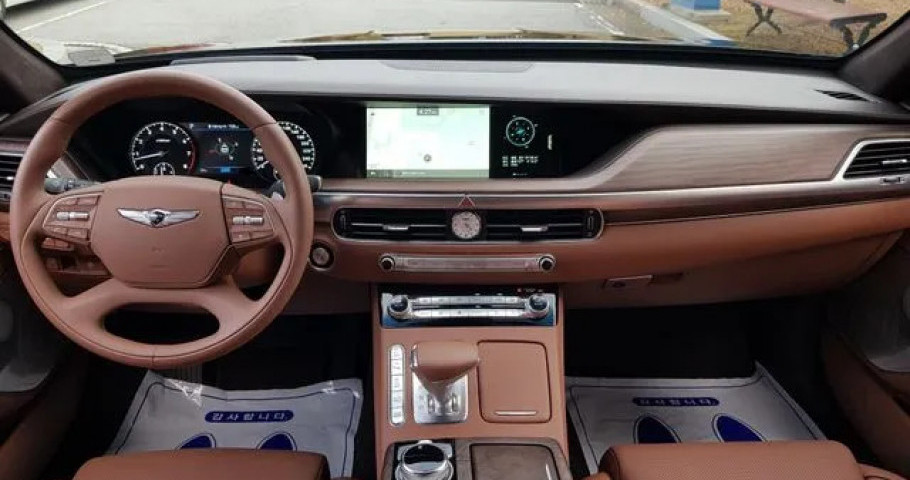 Genesis G90 