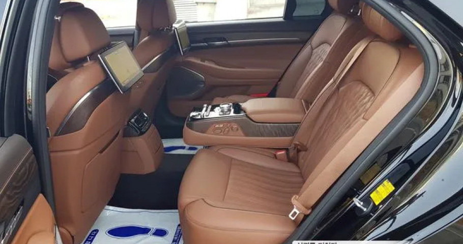 Genesis G90 