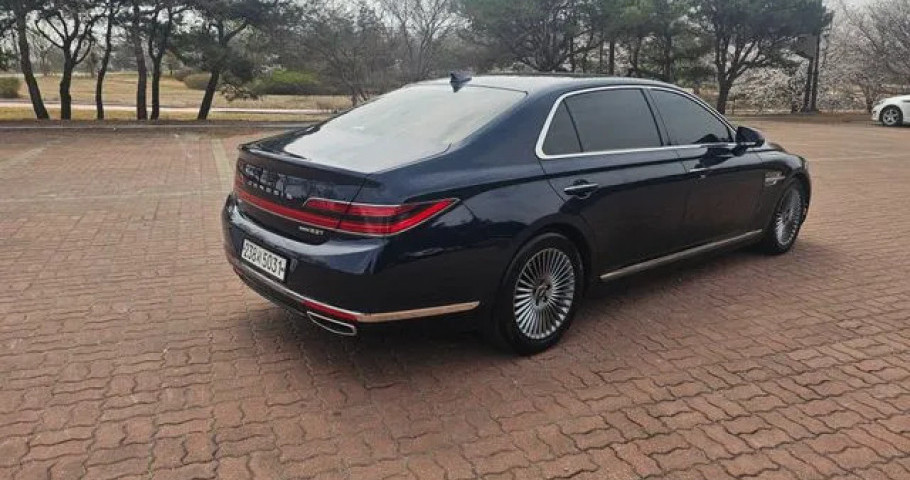 Genesis G90 