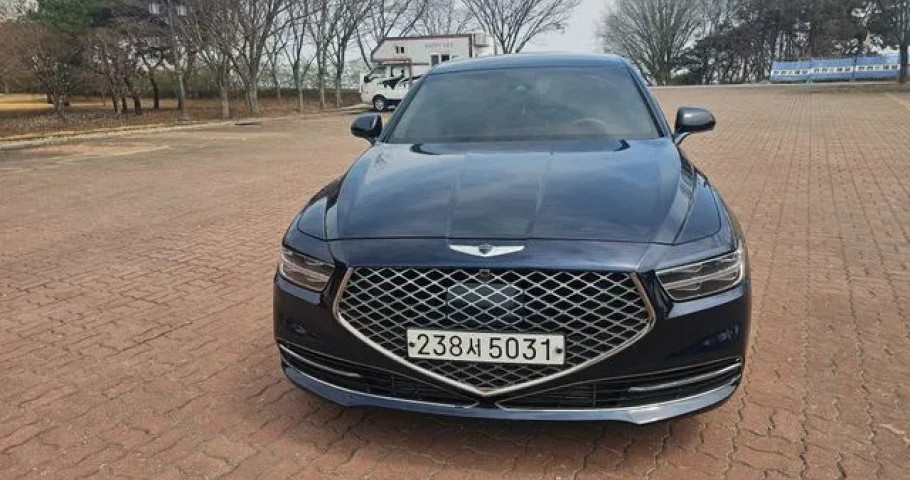Genesis G90 