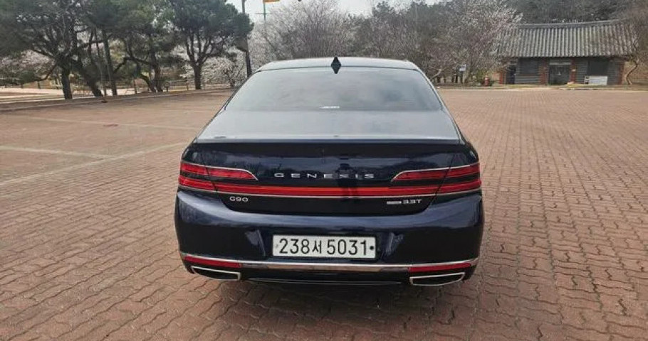 Genesis G90 