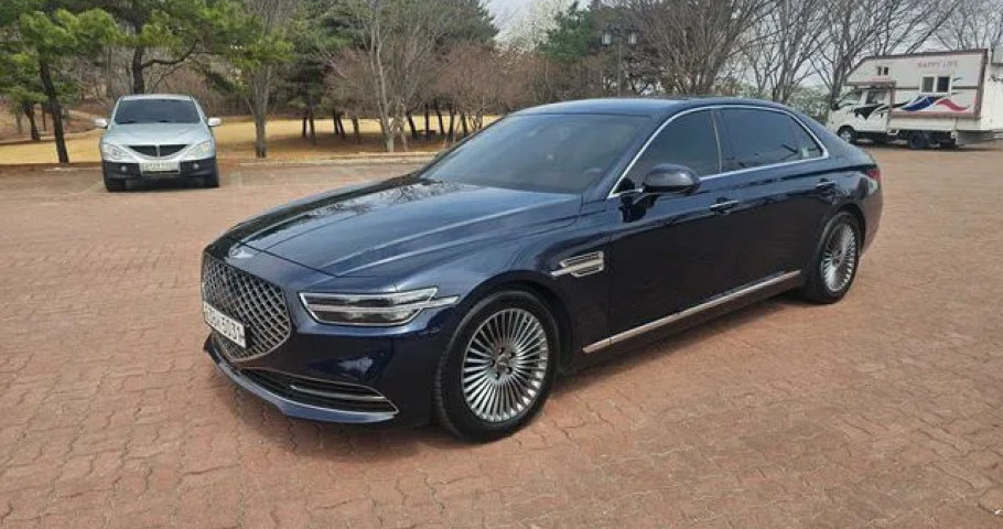 Genesis G90 