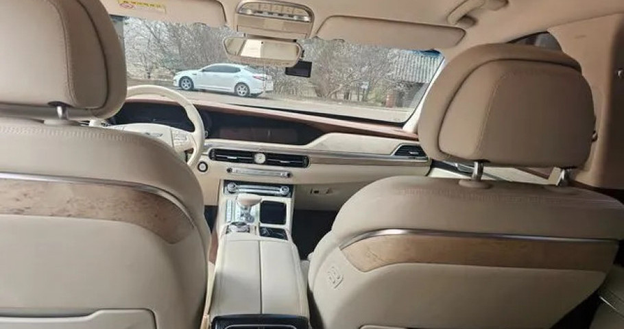 Genesis G90 