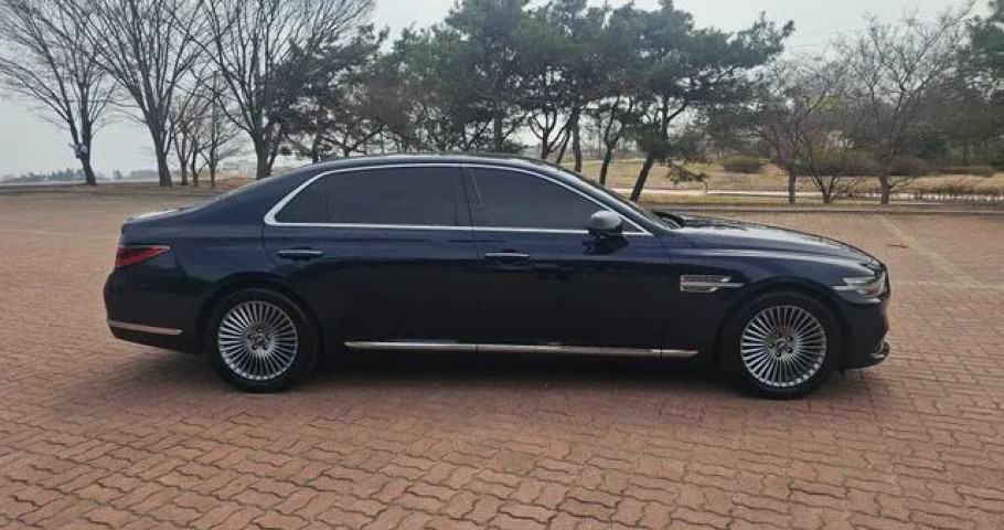 Genesis G90 