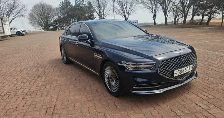 Genesis G90 