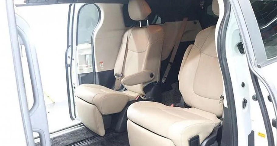 Toyota Sienna 