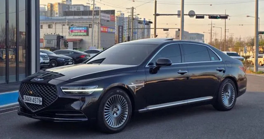 Genesis G90 