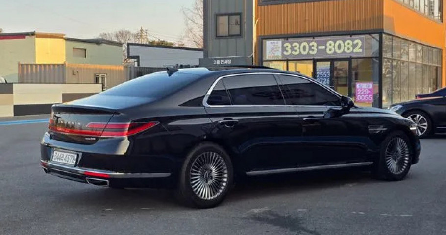 Genesis G90 
