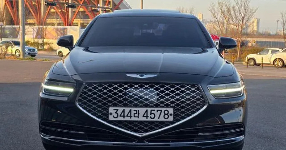 Genesis G90 