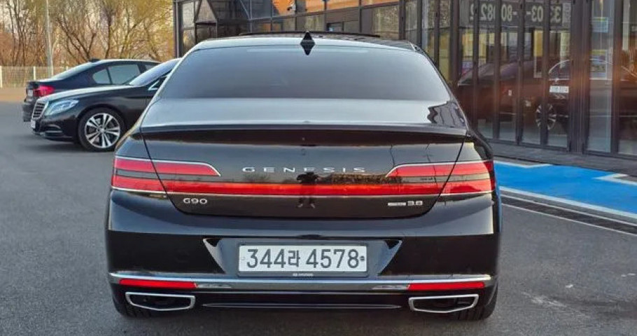Genesis G90 