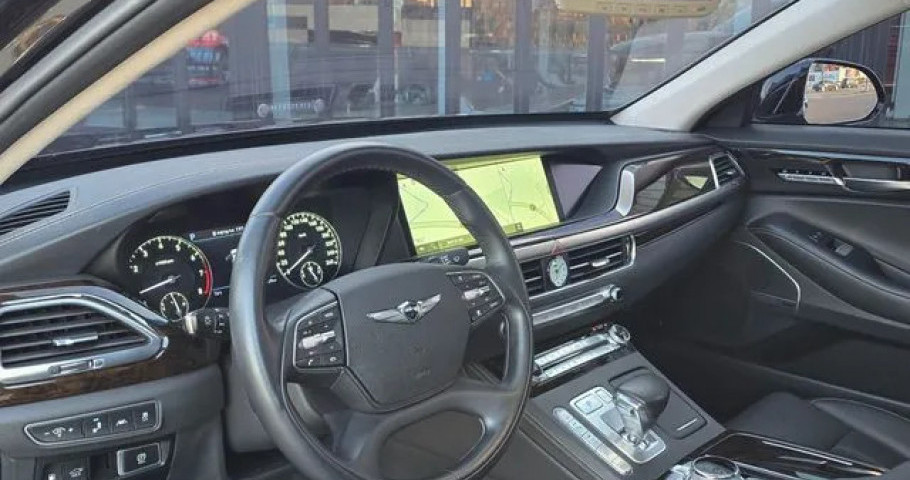 Genesis G90 