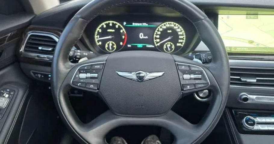 Genesis G90 