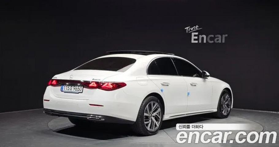 Mercedes-Benz E-Class 