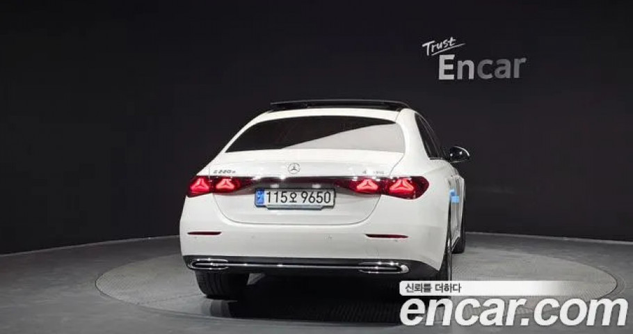 Mercedes-Benz E-Class 