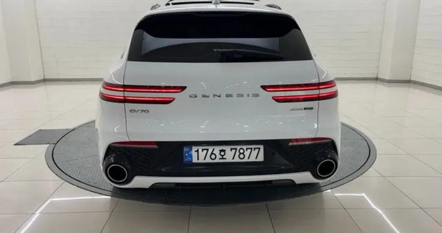 Genesis Gv70 