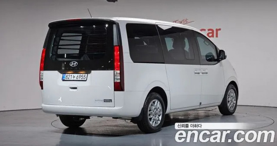 Hyundai Staria 