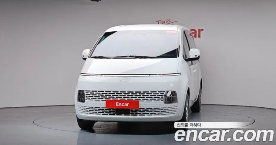 Hyundai Staria 