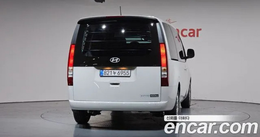 Hyundai Staria 
