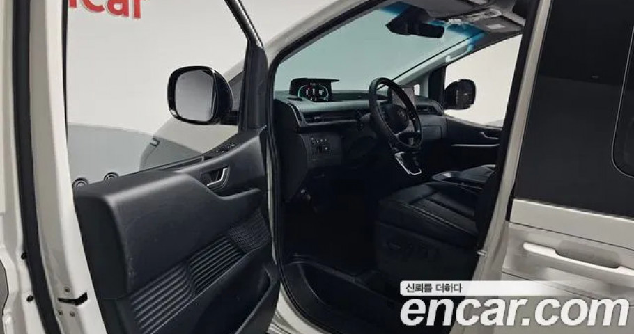 Hyundai Staria 