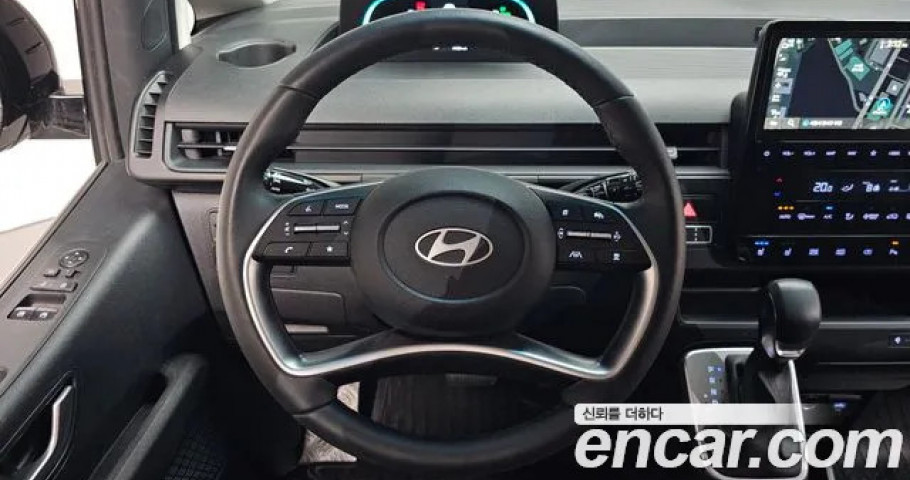 Hyundai Staria 