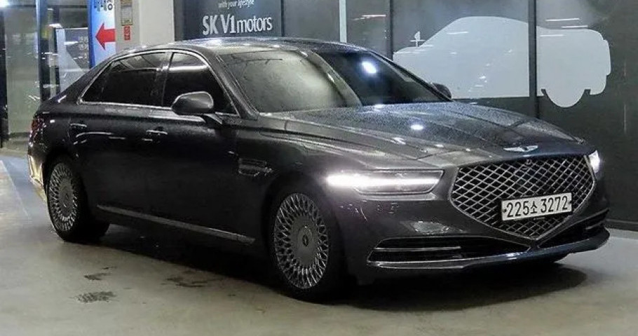 Genesis G90 
