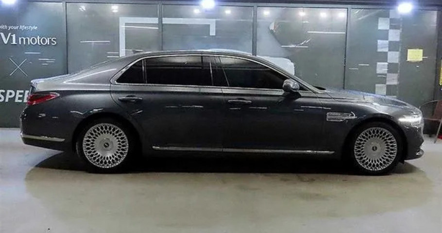 Genesis G90 
