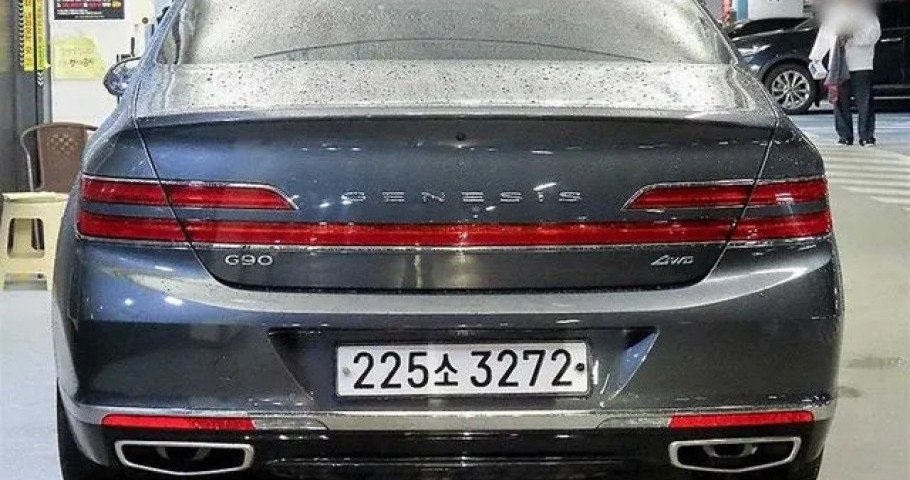 Genesis G90 