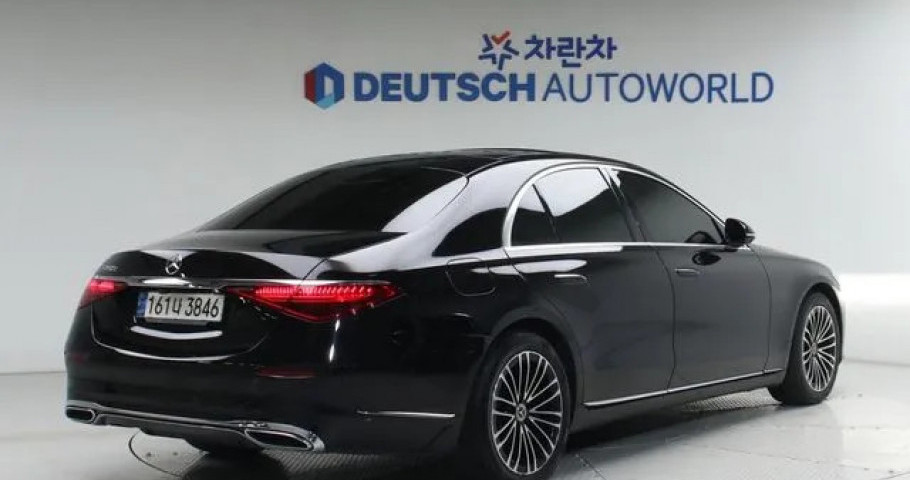 Mercedes-Benz S-Class 
