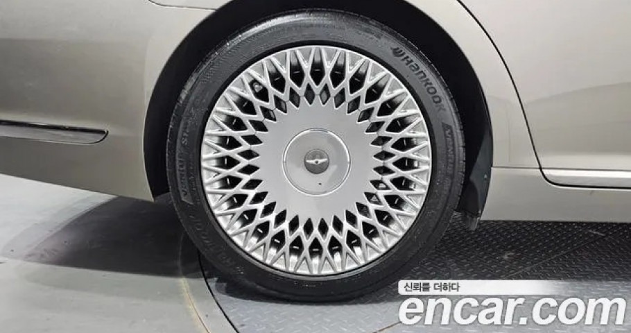 Genesis G90 