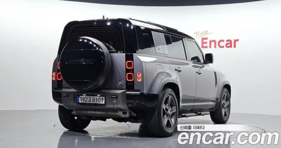 Land Rover Defender 
