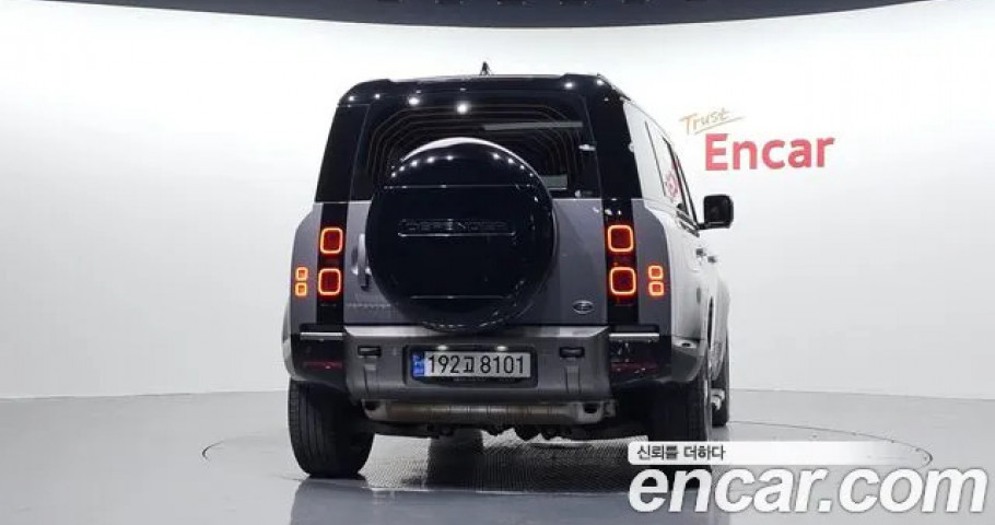 Land Rover Defender 