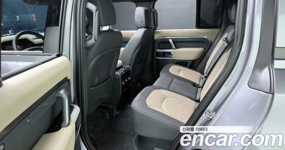 Land Rover Defender 