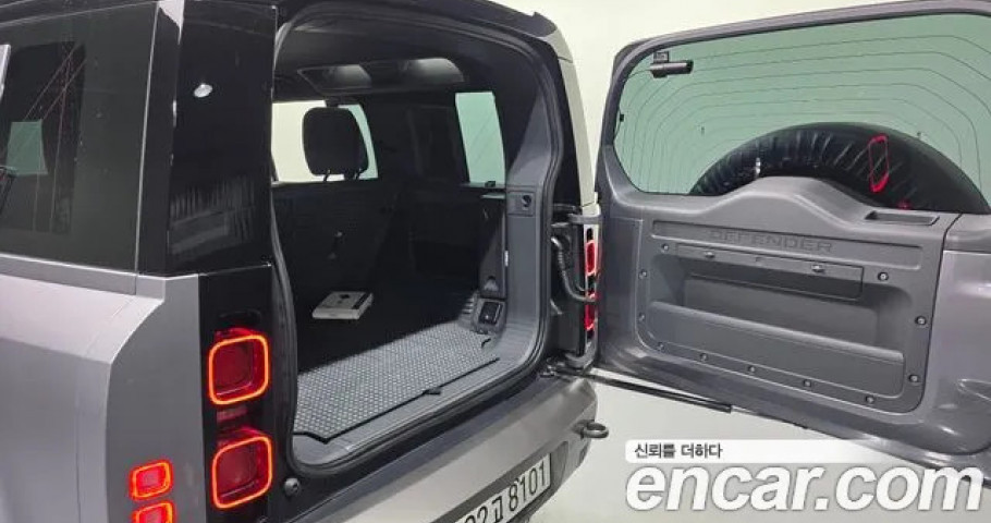Land Rover Defender 