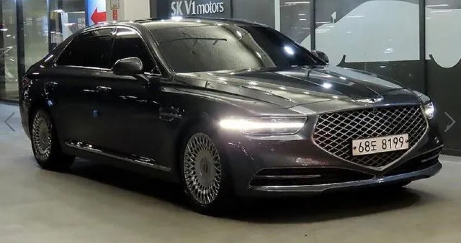 Genesis G90 