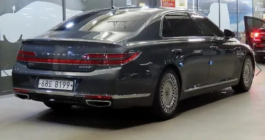 Genesis G90 