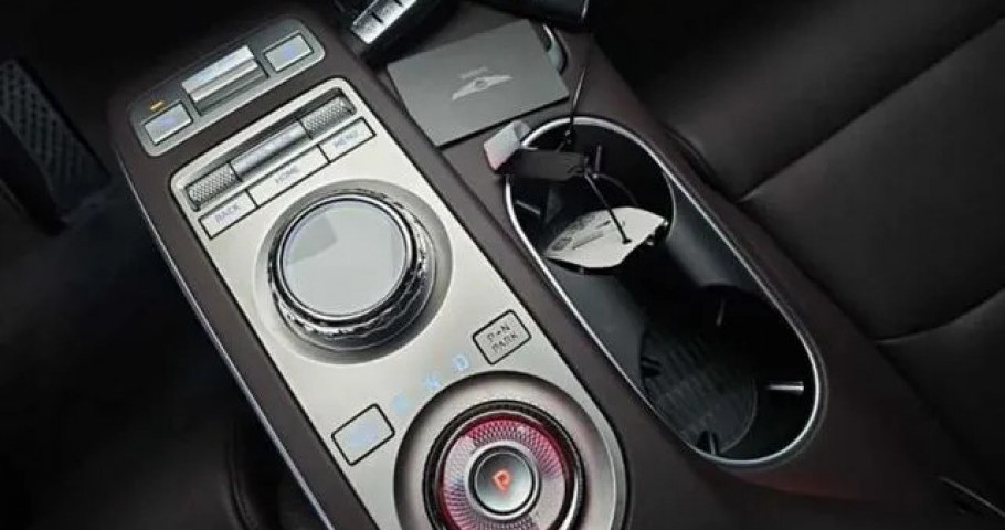 Genesis Gv70 