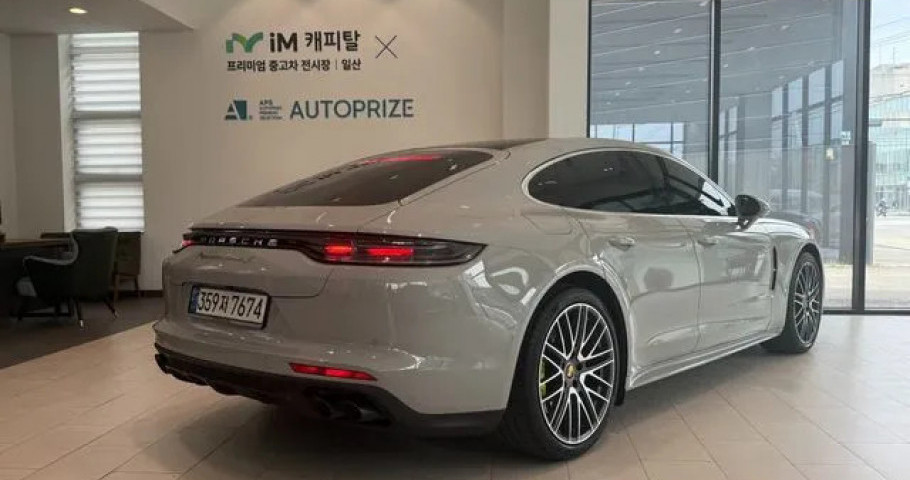 Porsche Panamera 