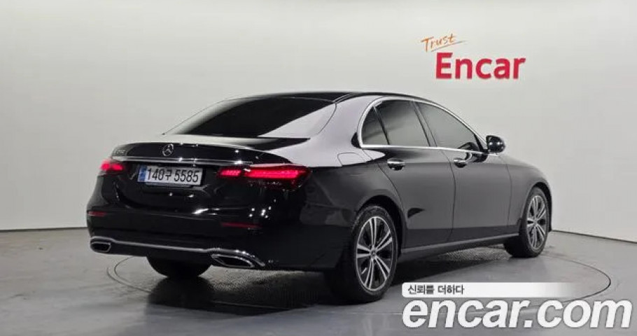 Mercedes-Benz E-Class 
