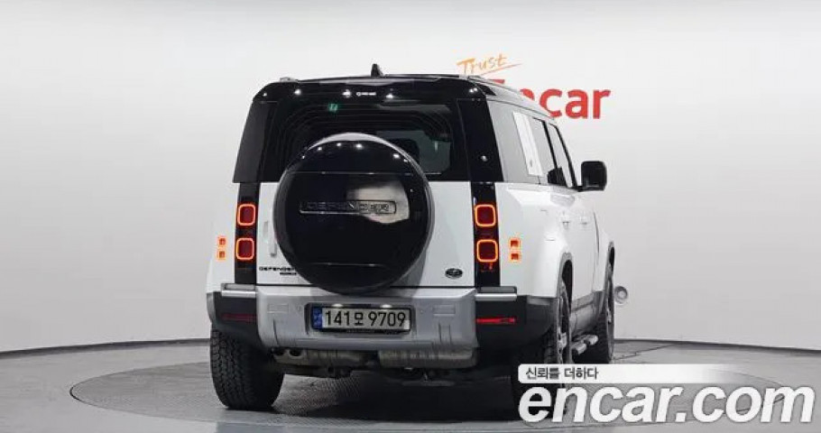 Land Rover Defender 