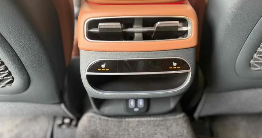 Genesis Gv70 