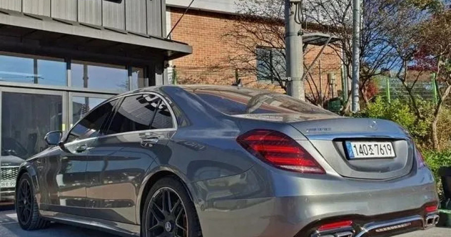 Mercedes-Benz S-Class 
