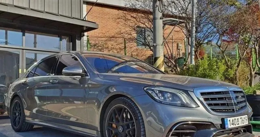 Mercedes-Benz S-Class 
