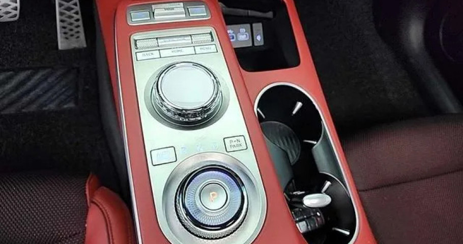 Genesis Gv70 