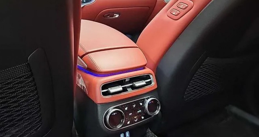 Genesis Gv70 